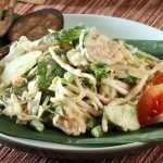 Makanan Karedok Atau Sayuran Mentah Khas Sunda