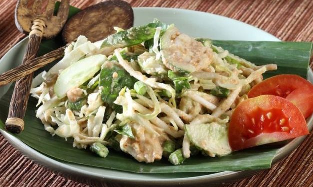 Makanan Karedok Atau Sayuran Mentah Khas Sunda