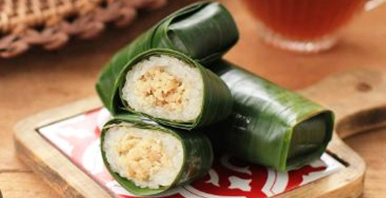 Makanan Tradisional Lemper Dari Indonesia Yang Memiliki Isian