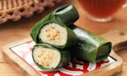 Makanan Tradisional Lemper Dari Indonesia Yang Memiliki Isian