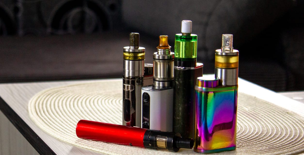 Perangkat Elektrik Seperti Rokok Yang Menggunakan Cairan