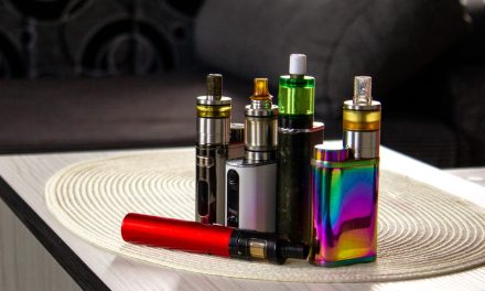 Perangkat Elektrik Seperti Rokok Yang Menggunakan Cairan