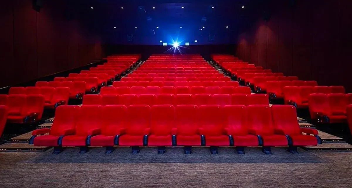 Gedung Bioskop Layar Lebar Tempat Untuk Menonton Film