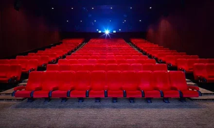Gedung Bioskop Layar Lebar Tempat Untuk Menonton Film