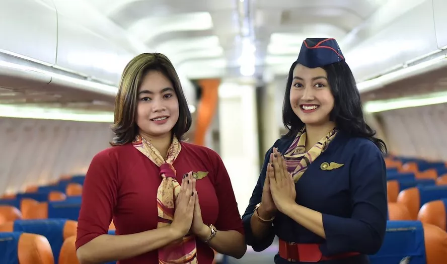 Kru Tim Pesawat Atau Seorang Pramugari Yang Melayani