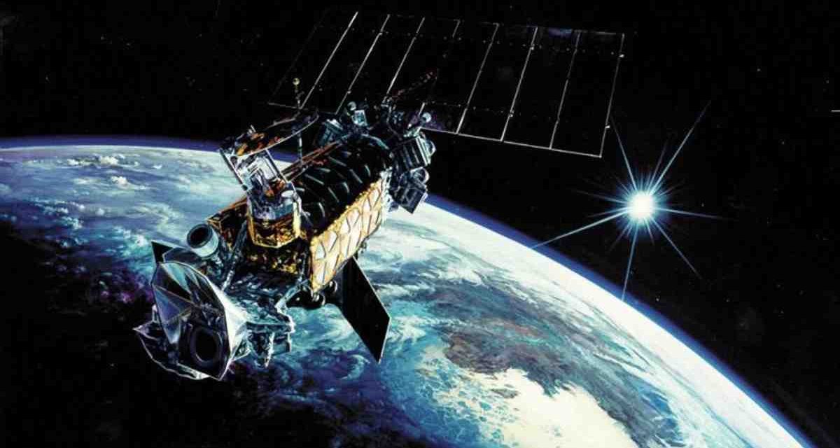 Mengelilingi Sebuah Planet Yaitu Benda Satelit Pada Orbit Tertentu