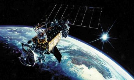 Mengelilingi Sebuah Planet Yaitu Benda Satelit Pada Orbit Tertentu