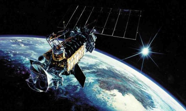Mengelilingi Sebuah Planet Yaitu Benda Satelit Pada Orbit Tertentu