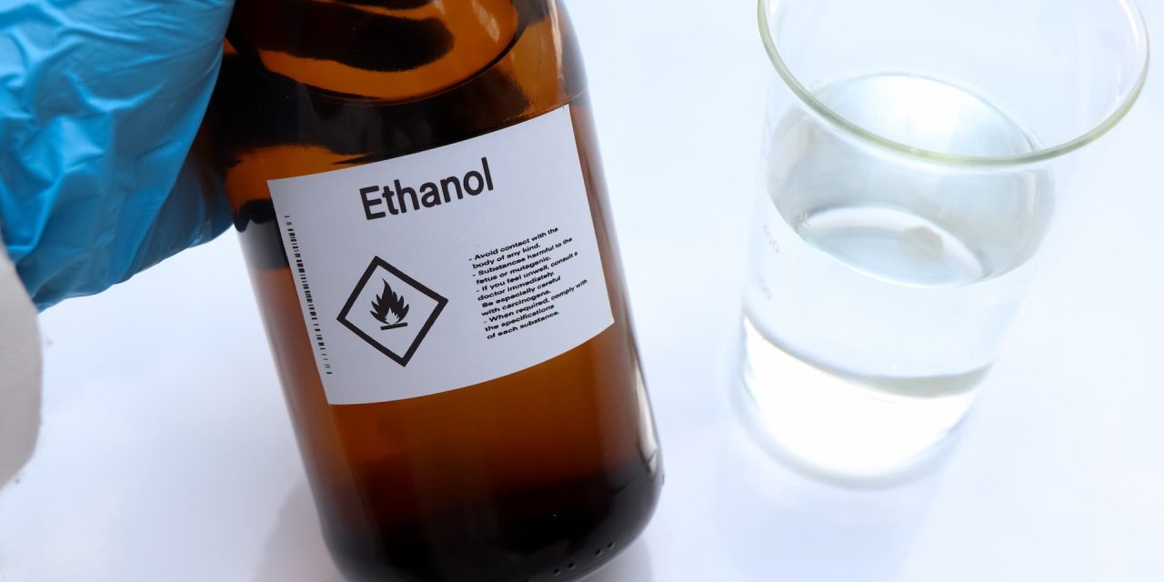 Suatu Zat Kimia Yang Terdapat Pada Alkohol