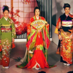 Sebuah Pakaian Kimono Yang Berasal Dari Jepang