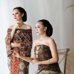 Bagian Pakaian Tradisional Kemben Di Dada Seseorang