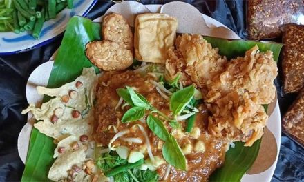 Makanan Jalanan Pecal Yang Nikmat Dari Indonesia