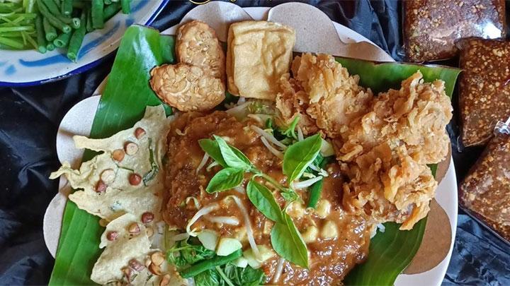 Makanan Jalanan Pecal Yang Nikmat Dari Indonesia