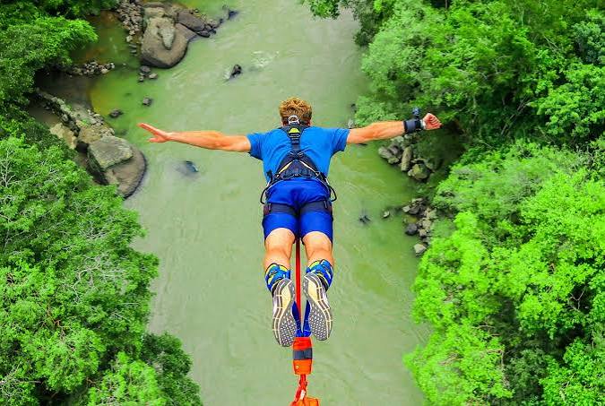 Ketinggian Ekstrem Bahaya Untuk Melakukan Bungee Jumping