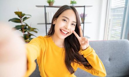 Pengambilan Gambar Selfie Dengan Kecanggihan Kamera Depan