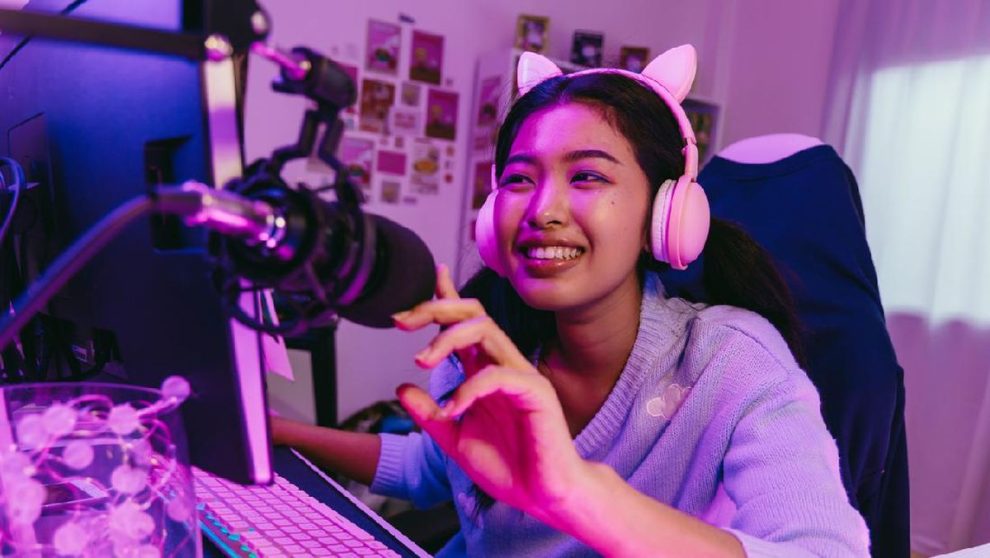 Penyiaran Aktivitas Streamer Di Kehidupan Sosial Media