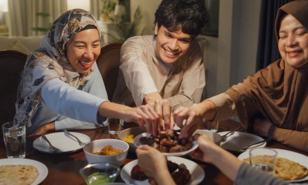 Kegiatan Positif Sahur Dalam Menunaikan Makan Dan Minum