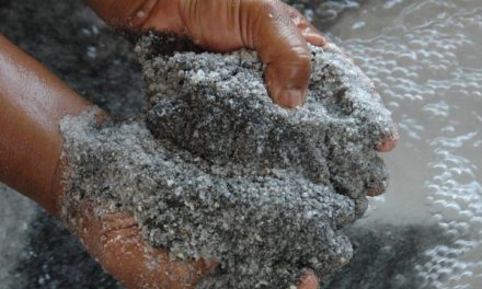 Bahan Perak Keputihan Atau Sebuah Logam Timah