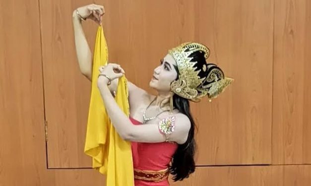 Seorang Kelompok Penari Yang Memiliki Teknik