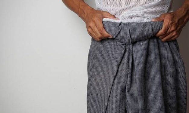 Sebuah Pakaian Luar Sarung Dari Bahan Yang Nyaman