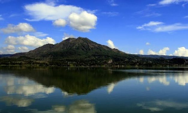 Wilayah Perairan Danau Dengan Pemandangan Indah