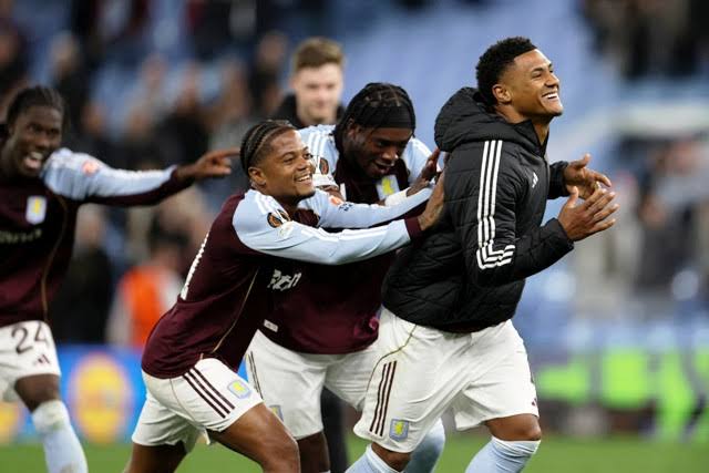Tim Profesial Inggris Sebuah Klub Bola Aston Villa