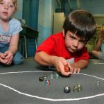 Permainan Benda Kecil Kelereng Sebagai Untuk Anak Indonesia