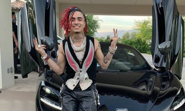 Seseorang Penyanyi Rapper Dengan Ritme Yang Cepat