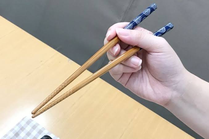 Peralatan Makan Tradisional Sumpit Dengan Bahan Modern