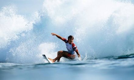 Keseruan Olahraga Surfing Di Pantai Lepas