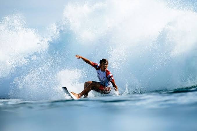 Keseruan Olahraga Surfing Di Pantai Lepas