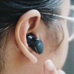 Perangkat Teknologi Earphone Untuk Mendengar Audio