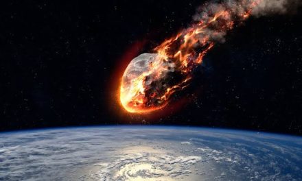 Cahaya Terang Meteor Dengan Kecepatan Kilat