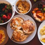 Kegiatan Makan Pagi Atau Melakukan Sarapan