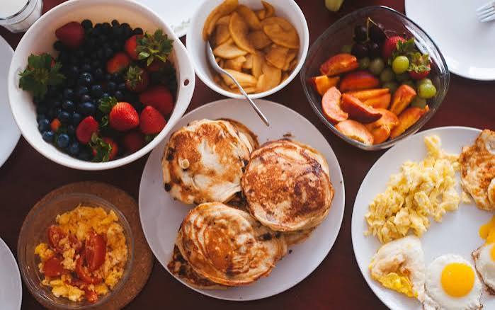Kegiatan Makan Pagi Atau Melakukan Sarapan