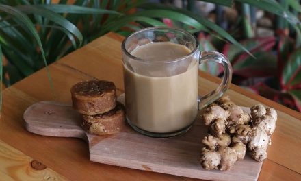 Seseorang Minuman Bajigur Dengan Beberapa Manfaatnya